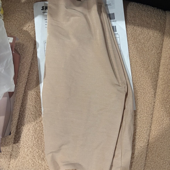 SKIMS Sheer Sculpt Low Back - Picture 2 of 4